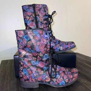 Worn Women’s Floral Steve Madden Boots. (9)